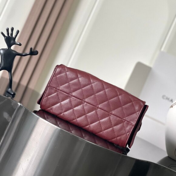 CC Deep Red Hobo Shoulder Bag with Gold Chain - Picture 4 of 8